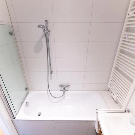 Altstadtnahe Wohlfuehloase Fuer 6 Personen ארפורט